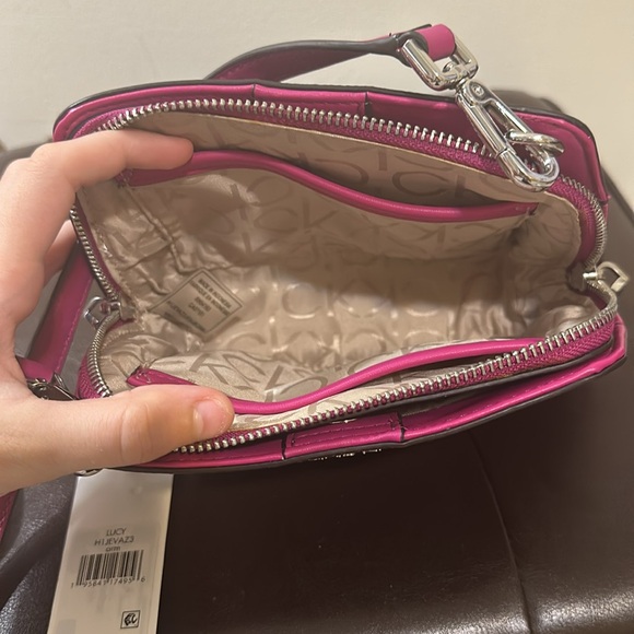 Calvin Klein Lucy triple compartment cross-bag - Picture 4 of 4